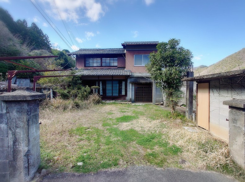 ���Ɍ����e�s���蒬�̌ˌ����݂̌��n�O�ώʐ^