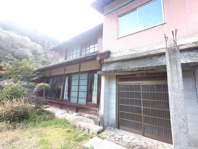 ���Ɍ����e�s���蒬�̌ˌ����݂̌��n�O�ώʐ^