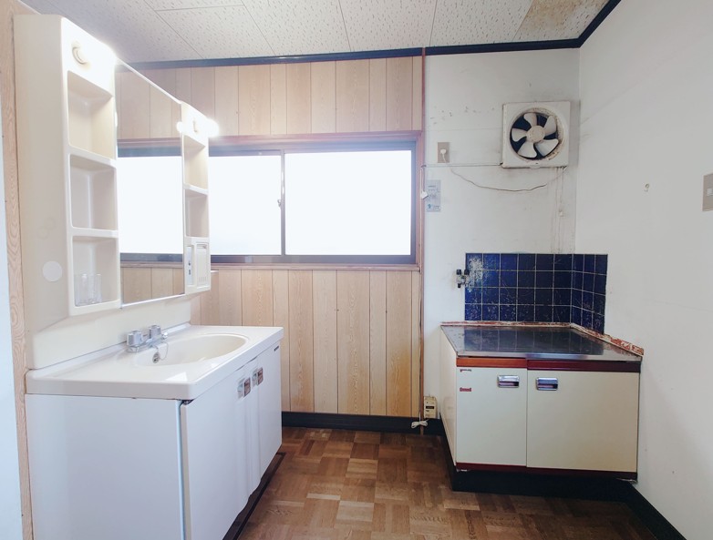 ���Ɍ����e�s���蒬�̌ˌ����݂̐��ʑ�E���ʏ�