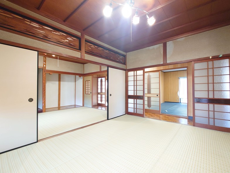 ���Ɍ����e�s���蒬�̌ˌ����݂̂��̑�����