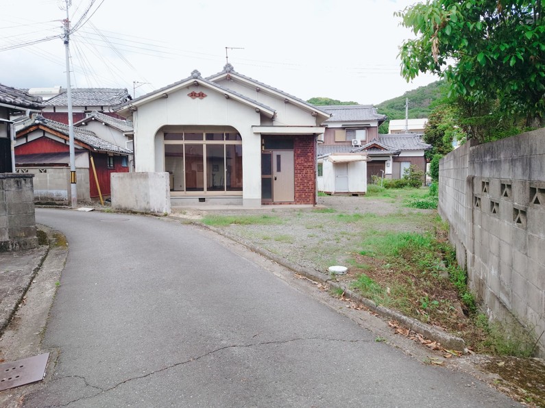 ���Ɍ����̎s�K���������̌ˌ����݂̌��n�O�ώʐ^