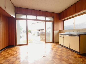 ���Ɍ����̎s�K���������̌ˌ����݂̃L�b�`��