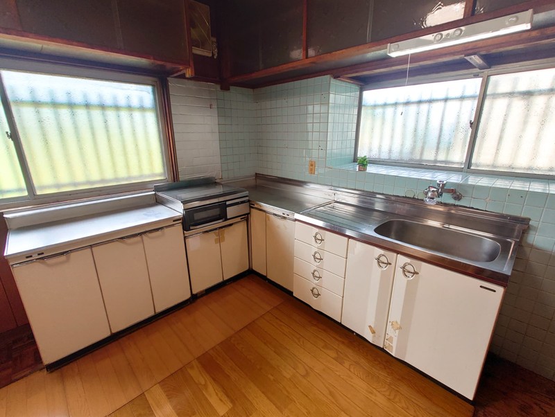 ���Ɍ��P�H�s���s���̌ˌ����݂̃L�b�`��