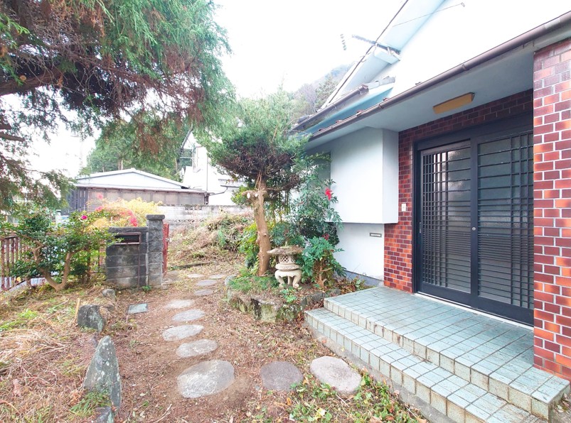 ���Ɍ����e�s�g���̌ˌ����݂̌��n�O�ώʐ^