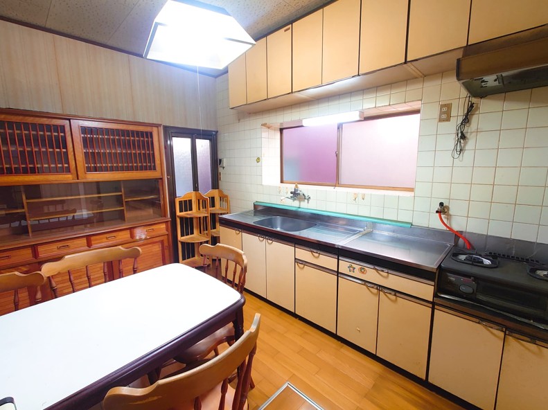 ���Ɍ��P�H�s�Ԋ���l�c�̌ˌ����݂̃L�b�`��