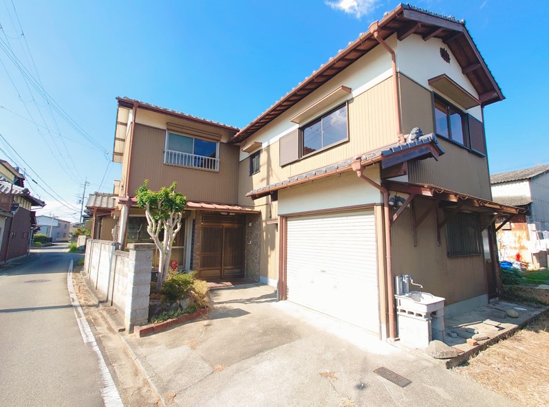 ���Ɍ������s���Ȓ��̌ˌ����݂̌��n�O�ώʐ^