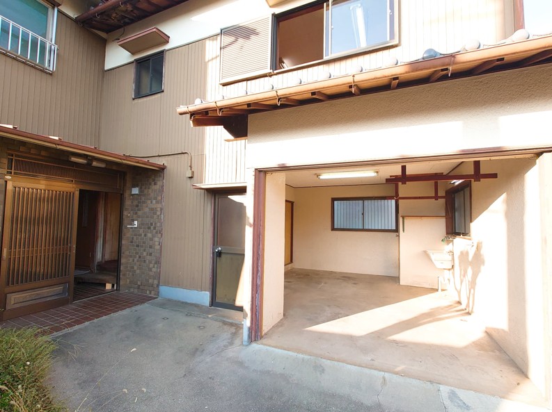 ���Ɍ������s���Ȓ��̌ˌ����݂̌��n�O�ώʐ^