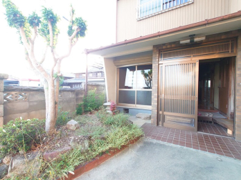 ���Ɍ������s���Ȓ��̌ˌ����݂̌��n�O�ώʐ^