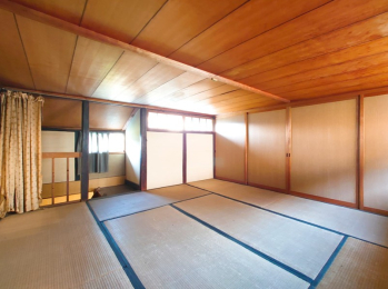 ���Ɍ����̎s���쒬�哹�̌ˌ����݂̂��̑�����