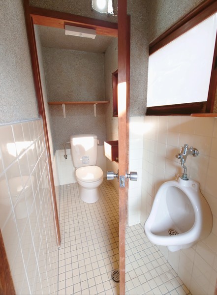 ���Ɍ����̎s���쒬�哹�̌ˌ����݂̃g�C��