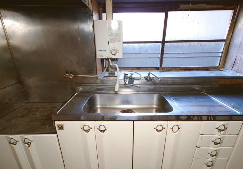 ���Ɍ��_��S���蒬�R��̌ˌ����݂̃L�b�`��