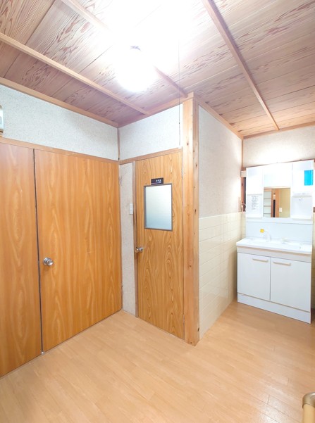 ���Ɍ����p�S���p���L���̌ˌ����݂̐��ʑ�E���ʏ�