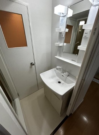 ���Ɍ��_�ˎs���ɋ斩�쒬10���ڂ̓����}���V�����̐��ʑ�E���ʏ�