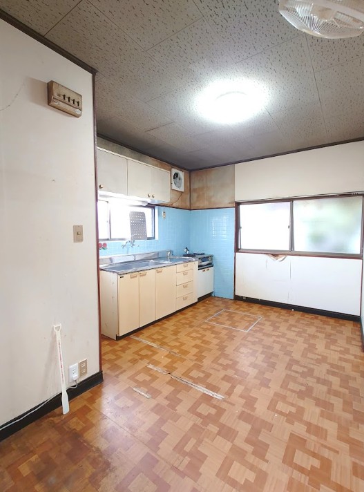 ���Ɍ��_��S�s�쒬���J�̌ˌ����݂̃L�b�`��