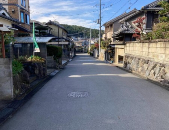 �ޗǌ�����s�E��̌ˌ����݂̑O�ʓ��H�܂ތ��n�ʐ^