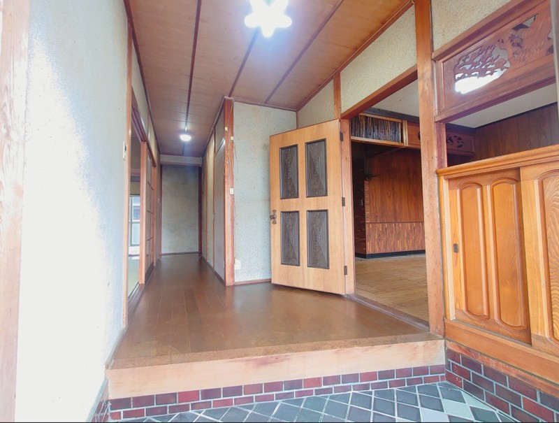 ���Ɍ������s�L�q���̌ˌ����݂̌���