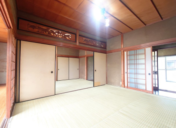 ���Ɍ������s�L�q���̌ˌ����݂̂��̑�����