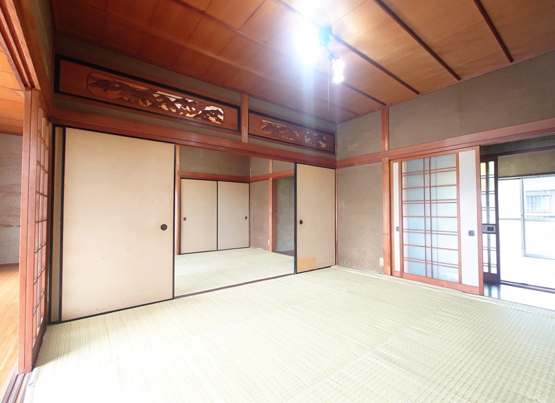 ���Ɍ������s�L�q���̌ˌ����݂̂��̑�����